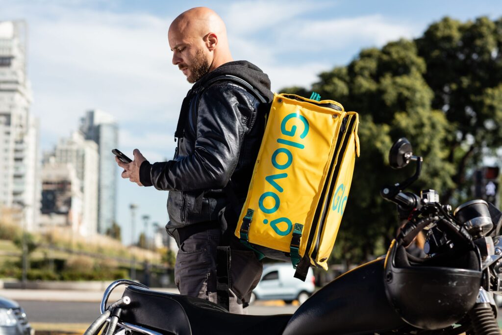 Зарплата кур'єра Glovo в Україні: скільки реально можна заробити